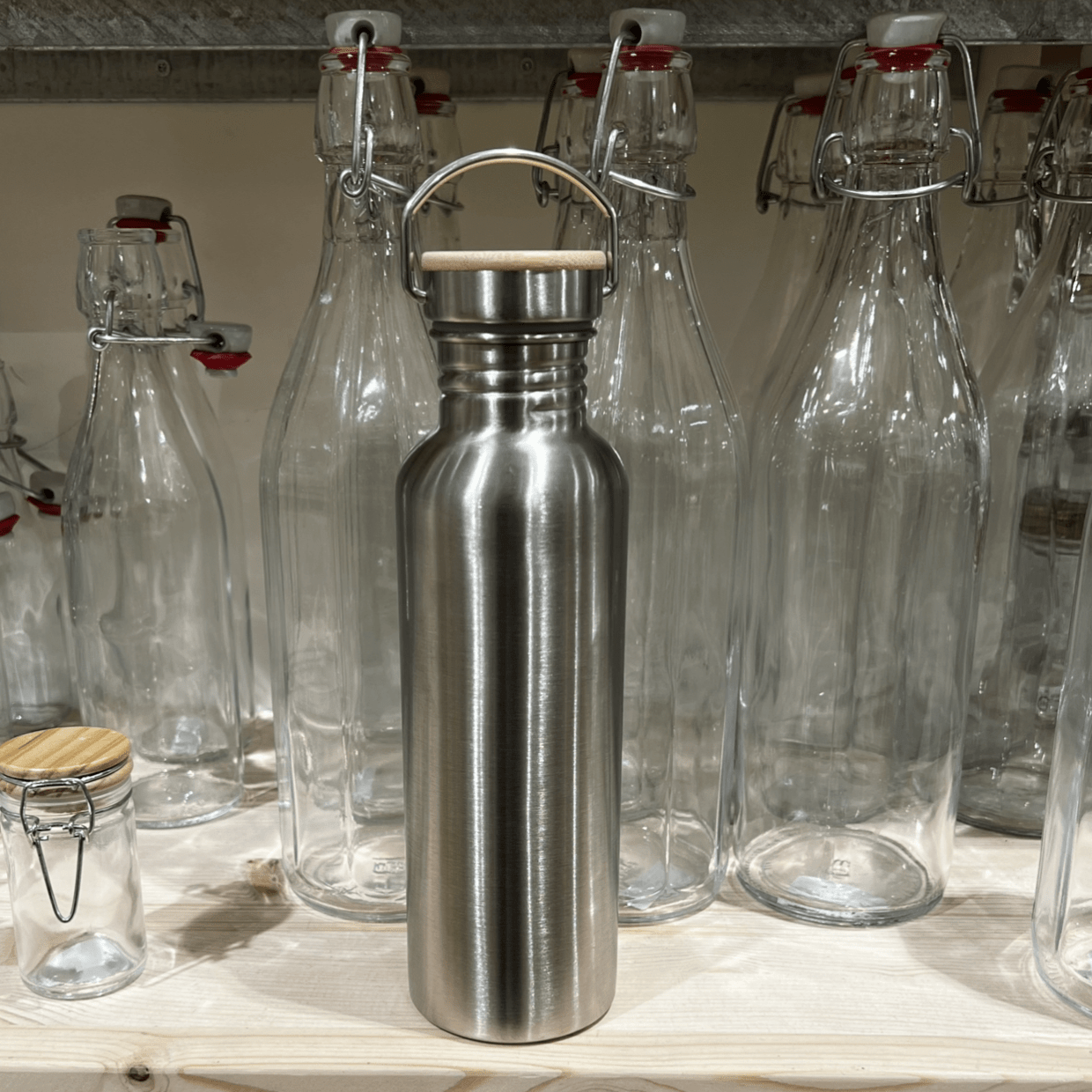 fontaine a gravite gourde inox Bouteille inox 800ml - Bouchon en bambou,  poignée de transport